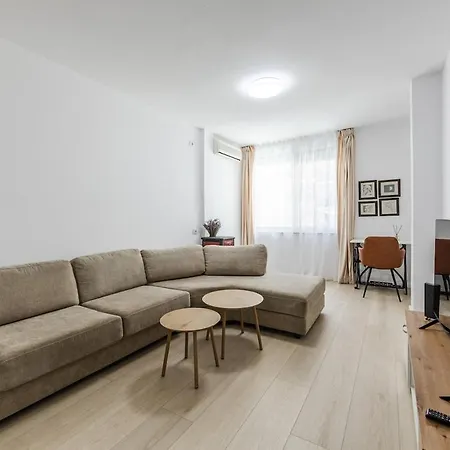 Appartement Sophie Downtown Near Air Albania Stadium *