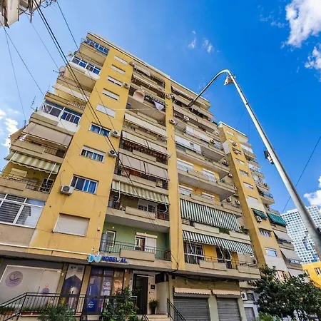 Sophie Downtown Near Air Albania Stadium Appartement